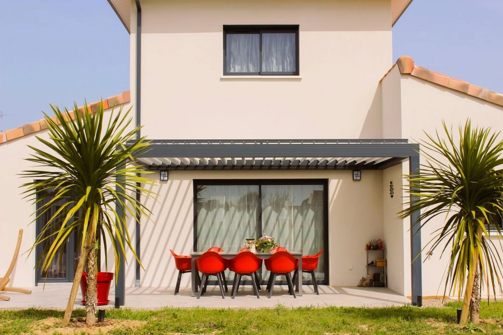 Assurance habitation et nouveaux équipements extérieurs : piscine, pergola, cuisine d’été